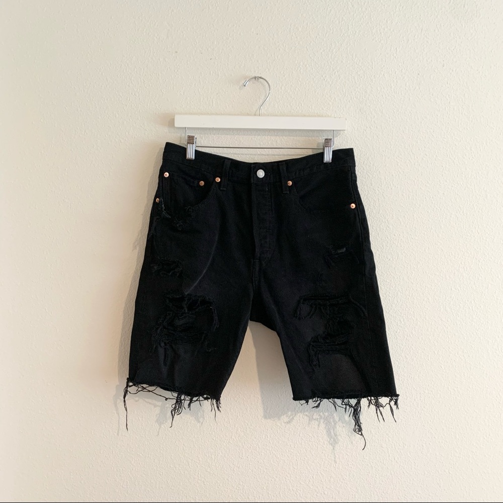Black Distressed Levi’s 501